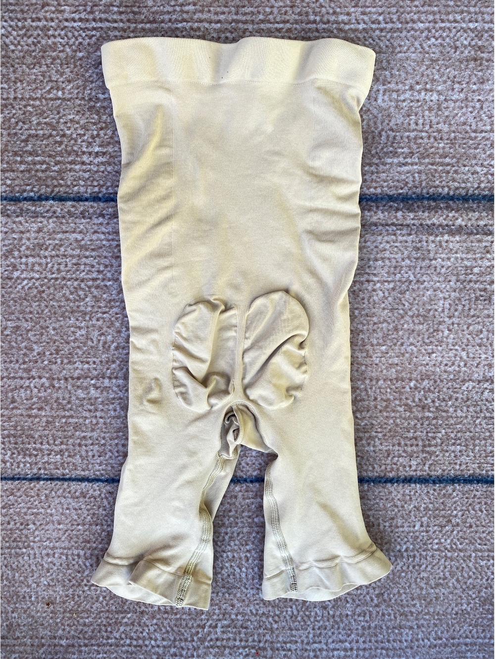 Skims Body Seamless Sculpt High Waisted mid-thigh Shorts Clay M New without tags - Picture 3 of 4